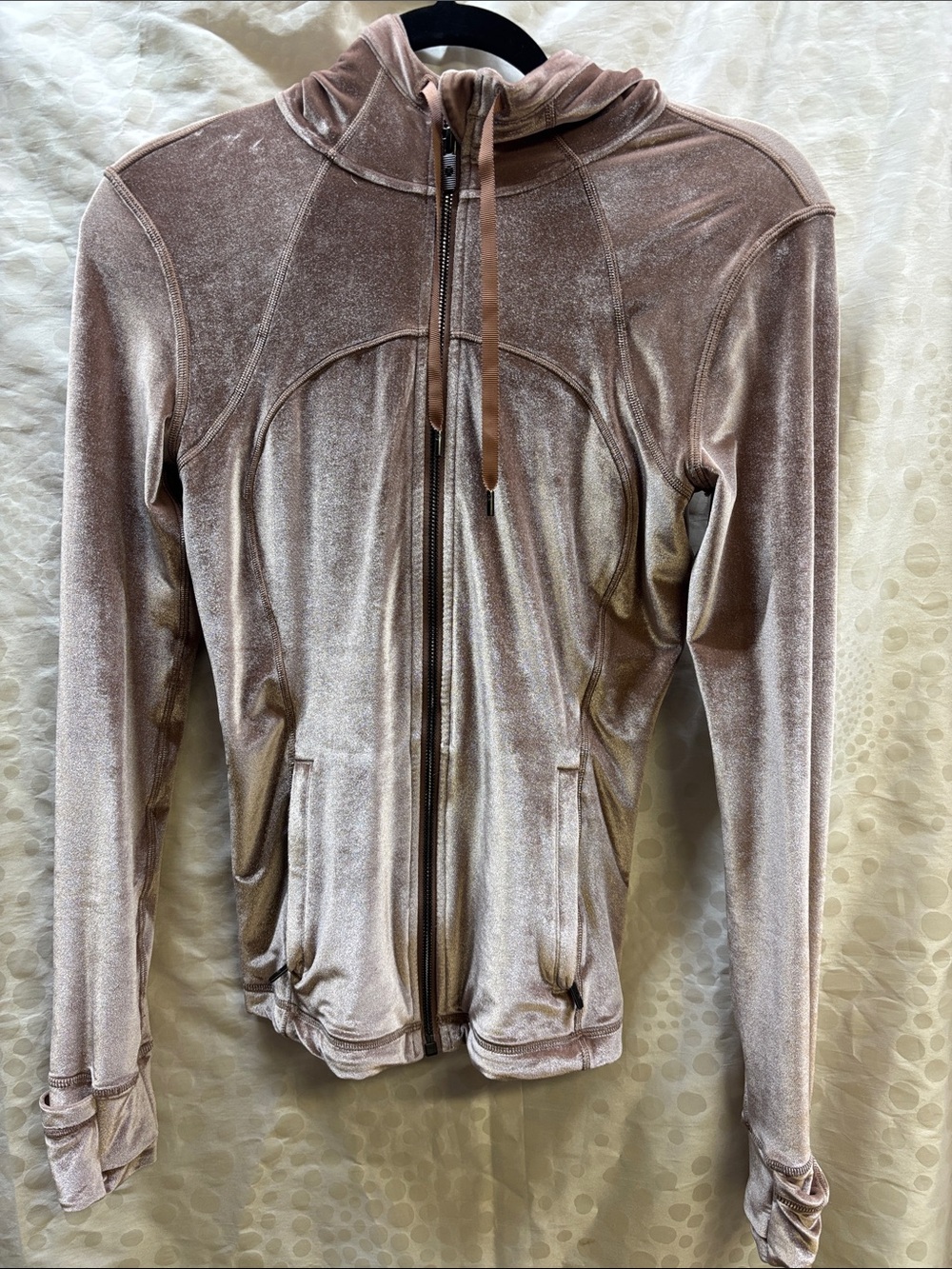 EUC -Lululemon Define Hooded Jacket *Velvet
Spanish Oak